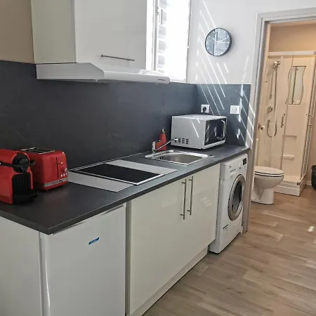 Apartamento Orphelins 2 *